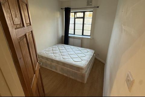 2 bedroom flat to rent, Friern Park, London