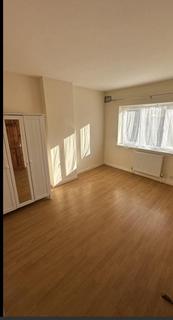 2 bedroom flat to rent, Friern Park, London