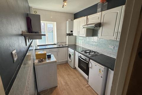 2 bedroom flat to rent, Friern Park, London