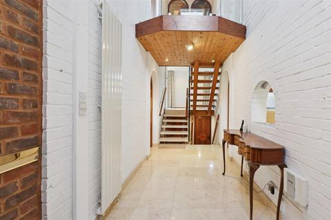 undefined, Hansler Grove, East Molesey KT8