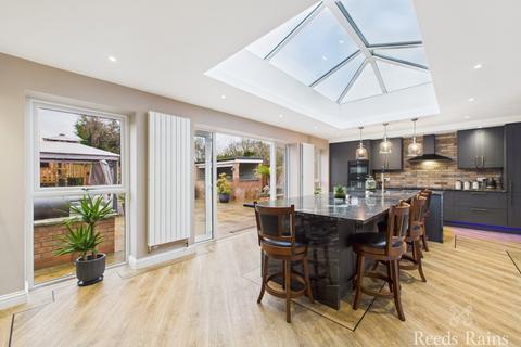 2 bedroom bungalow for sale, The Orchard, Hull HU9