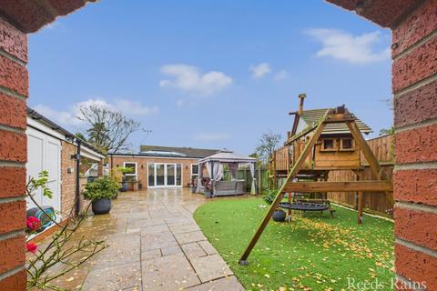 2 bedroom bungalow for sale, The Orchard, Hull HU9