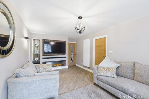 2 bedroom bungalow for sale, The Orchard, Hull HU9