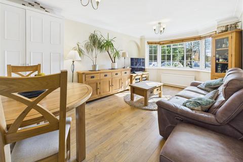 2 bedroom maisonette to rent, Gladsmuir Close, Walton-On-Thames