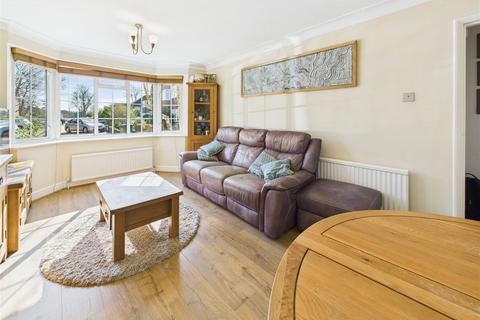 2 bedroom maisonette to rent, Gladsmuir Close, Walton-On-Thames