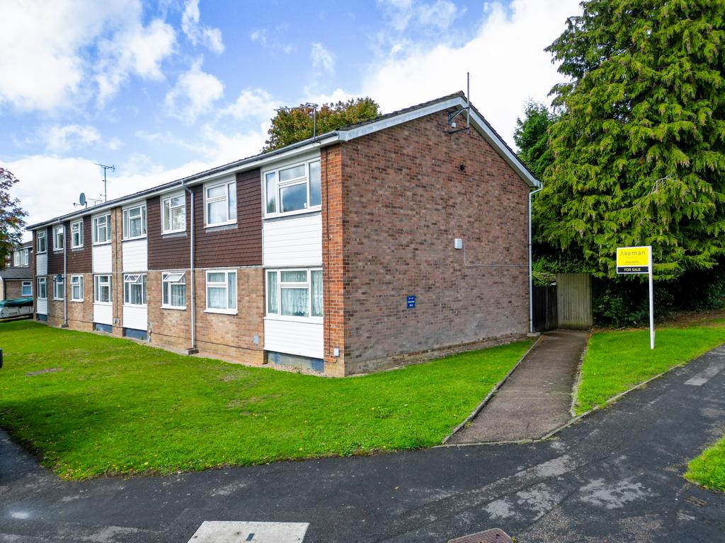 Grymsdyke Road, Wigginton