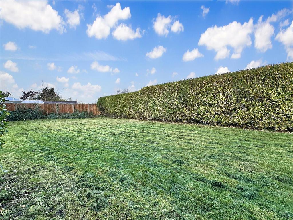 Generous Private Garden 282