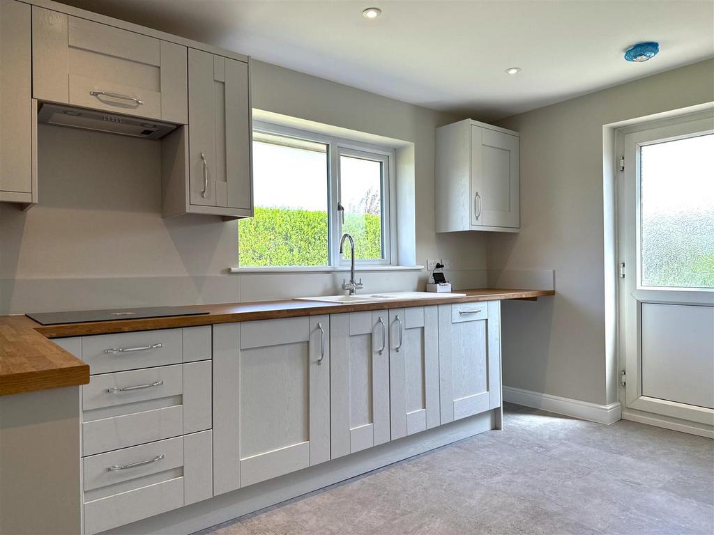 Stunning Modern Kitchen 663