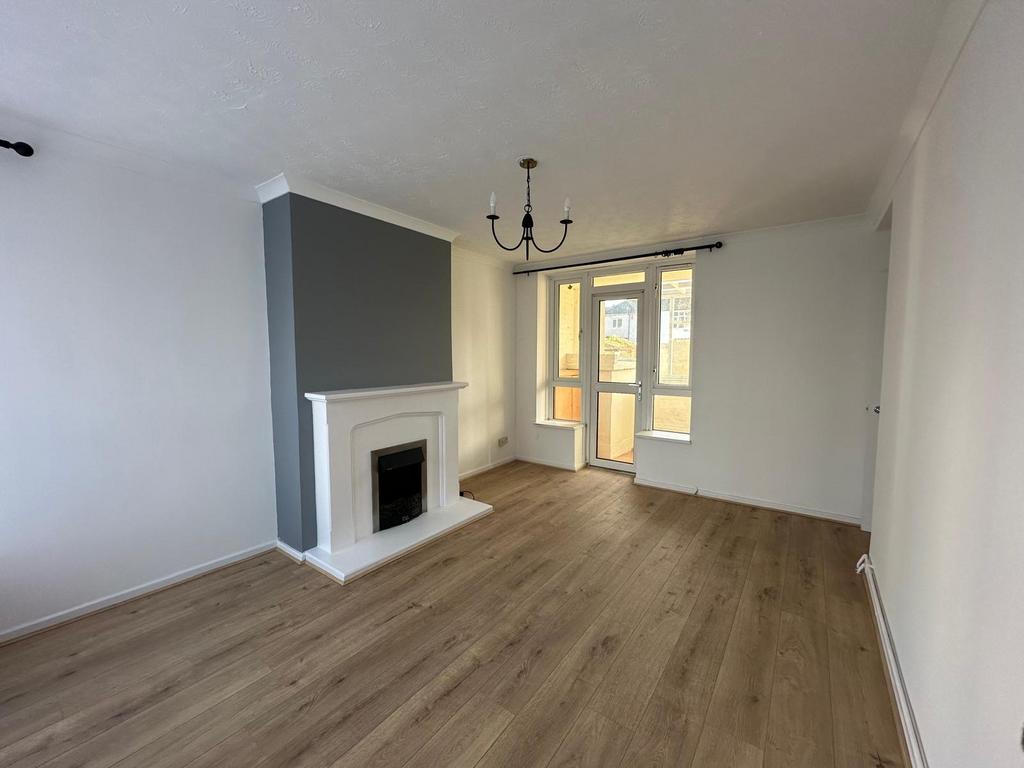 Newly Refurbished 2-Bedroom Ground Floor Flat