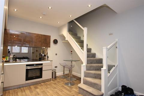 undefined, St Thomas Street