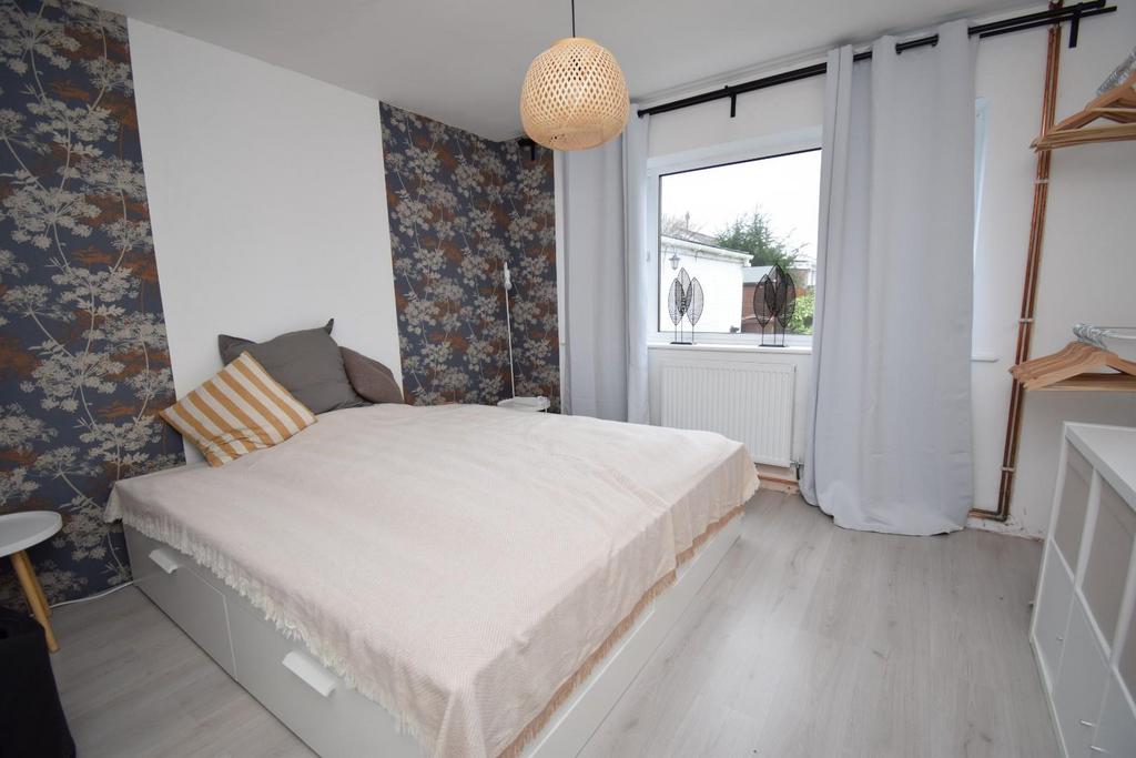 Bedroom 1.JPG