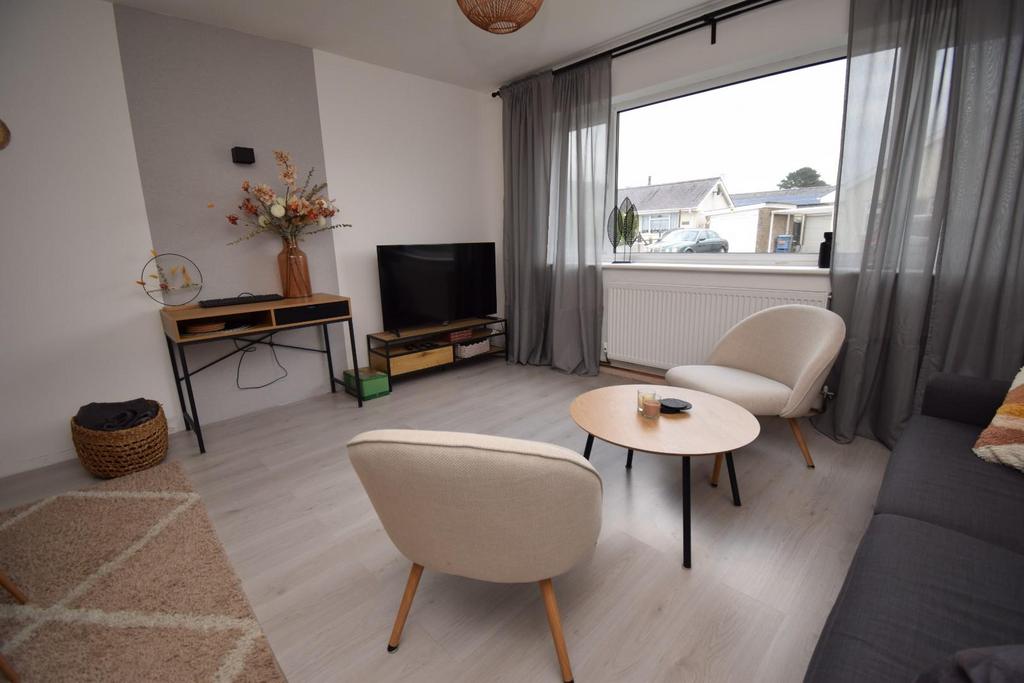 Living Room (2).JPG
