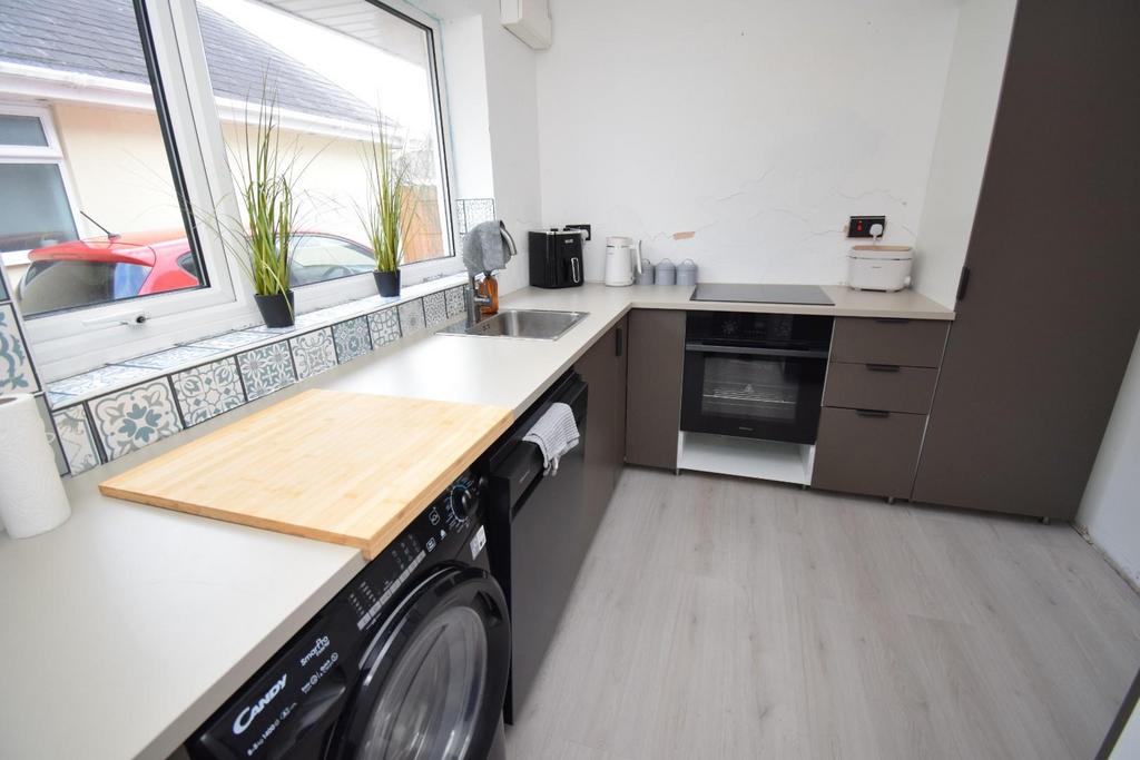 Kitchen 1.JPG