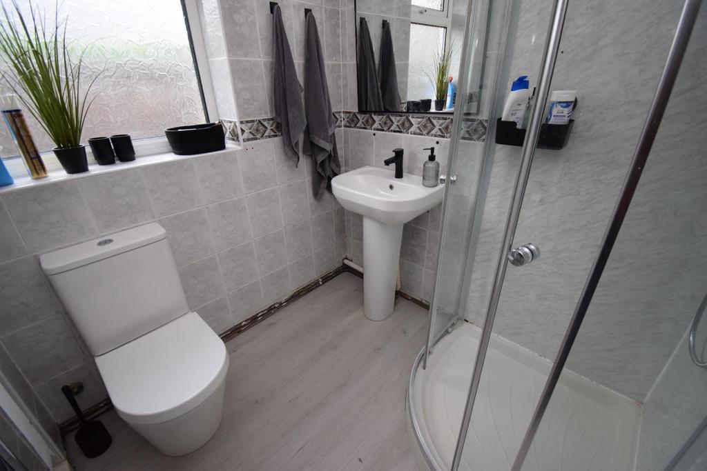 Shower Room.JPG
