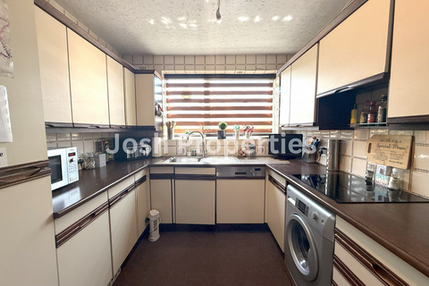 undefined, Eastern Avenue, Ilford IG2