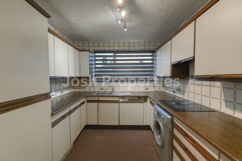 undefined, Eastern Avenue, Ilford IG2