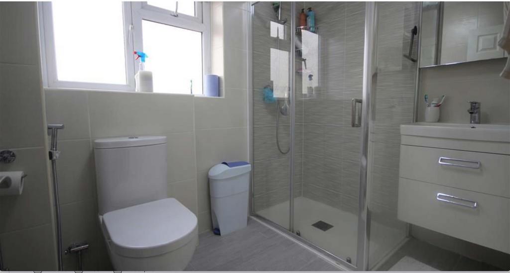 Radcliffe Way Bathroom.jpg