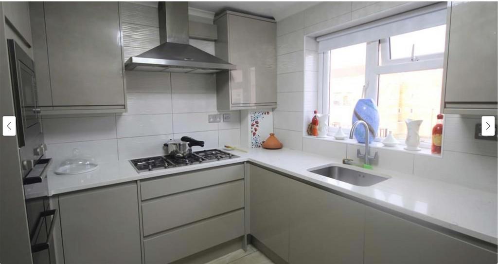 Radcliffe Way kitchen.jpg