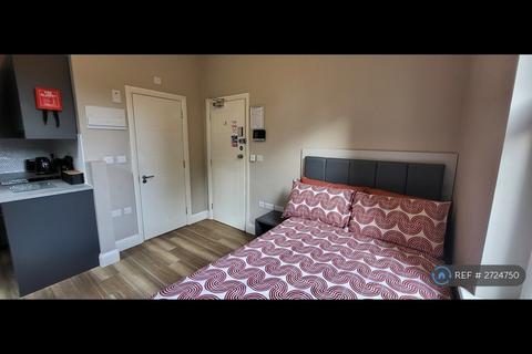 Studio to rent, Redwood Drive, Epsom, KT19