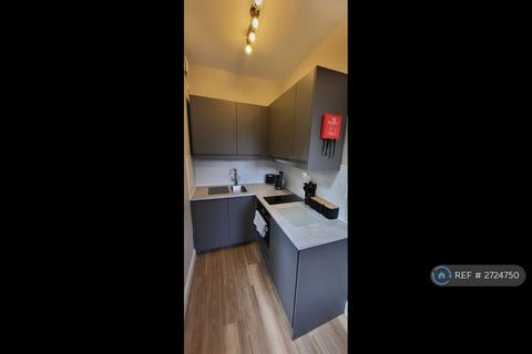 Studio to rent, Redwood Drive, Epsom, KT19