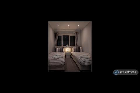 undefined, Oakleigh Road North, London, N20