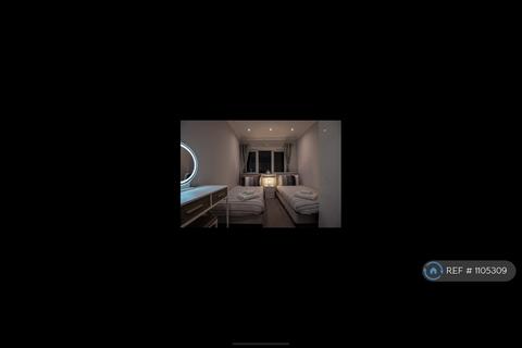 undefined, Oakleigh Road North, London, N20