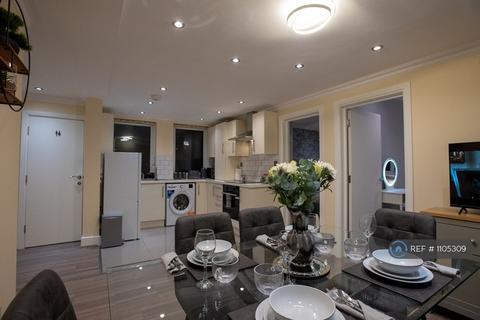 3 bedroom flat to rent, Oakleigh Road North, London, N20