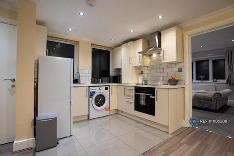 3 bedroom flat to rent, Oakleigh Road North, London, N20