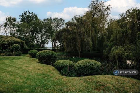 4 bedroom detached house to rent, Playhatch Road, Sonning Eye, Reading, RG4