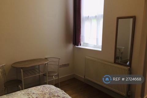 Studio to rent, Sidney Avenue, London, N13