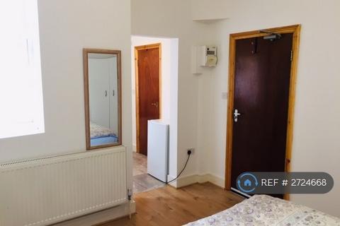 Studio to rent, Sidney Avenue, London, N13