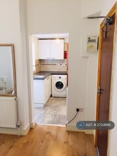 Studio to rent, Sidney Avenue, London, N13