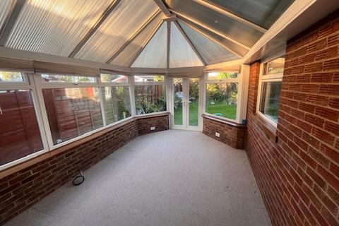 2 bedroom bungalow to rent, Charles Road, Cowes, Isle Of Wight, PO31