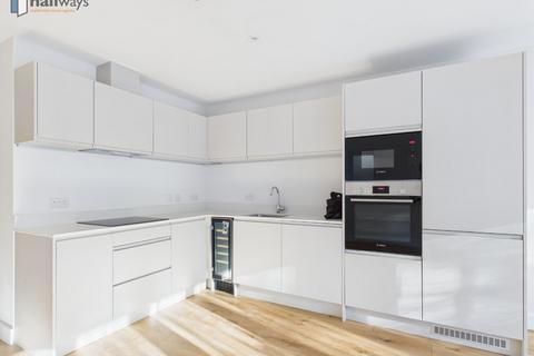3 bedroom flat for sale, 131 Woodcote Valley Road, Purley CR8