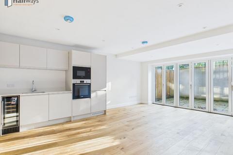 3 bedroom flat for sale, 131 Woodcote Valley Road, Purley CR8