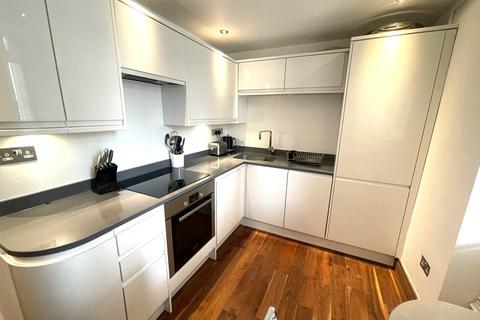 3 bedroom flat to rent, Lancaster Gate, London W2