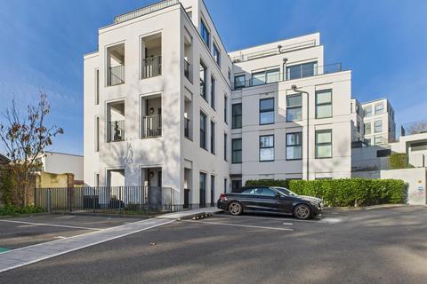1 bedroom house for sale, College Gardens - Ground floor 1 bedroom with private patio and parking