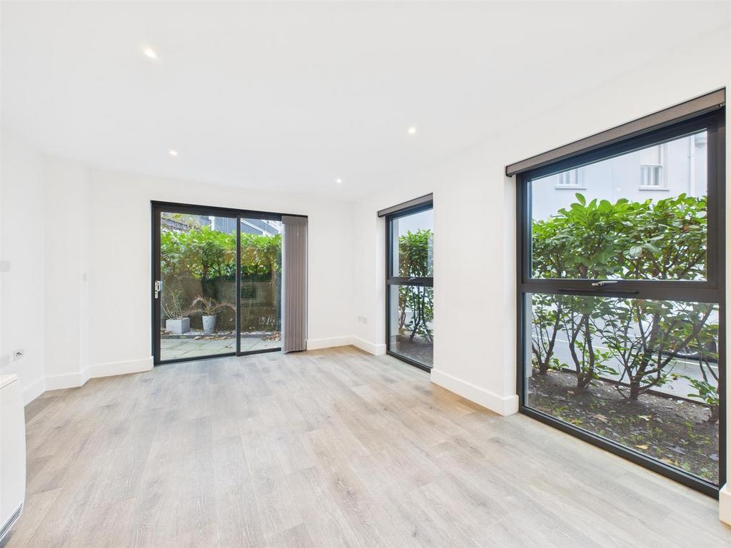 CAM05469 G0-PR0022-STILL005.jpg