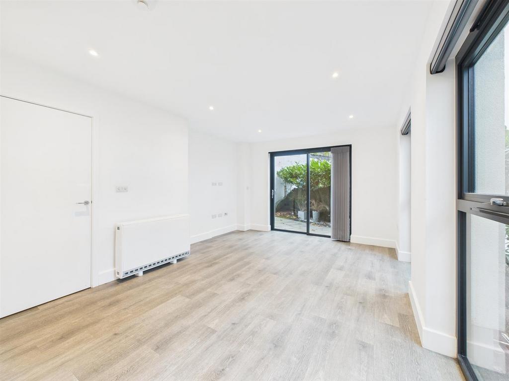 CAM05469 G0-PR0022-STILL004.jpg