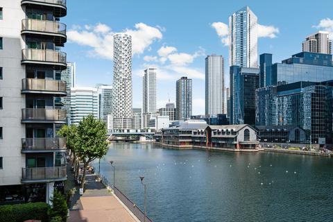 3 bedroom flat to rent, Clover Court, London, E14