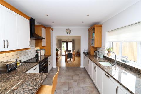 4 bedroom detached house for sale, Florence Road, Fleet GU52