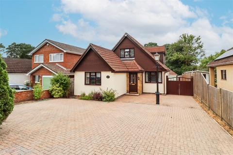 4 bedroom detached house for sale, Florence Road, Fleet GU52