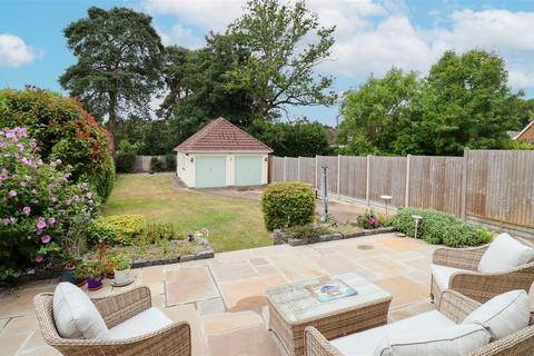 4 bedroom detached house for sale, Florence Road, Fleet GU52