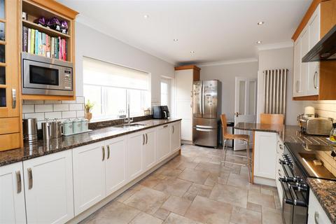 4 bedroom detached house for sale, Florence Road, Fleet GU52