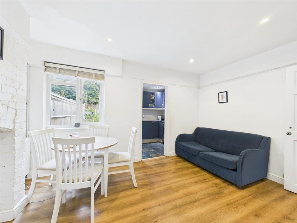 CAM02885 G0-PR0509-STILL009.jpg