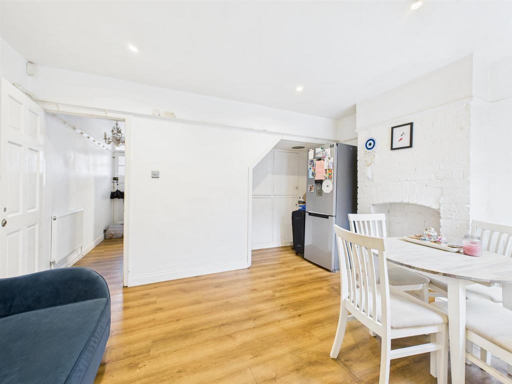 CAM02885 G0-PR0509-STILL011.jpg