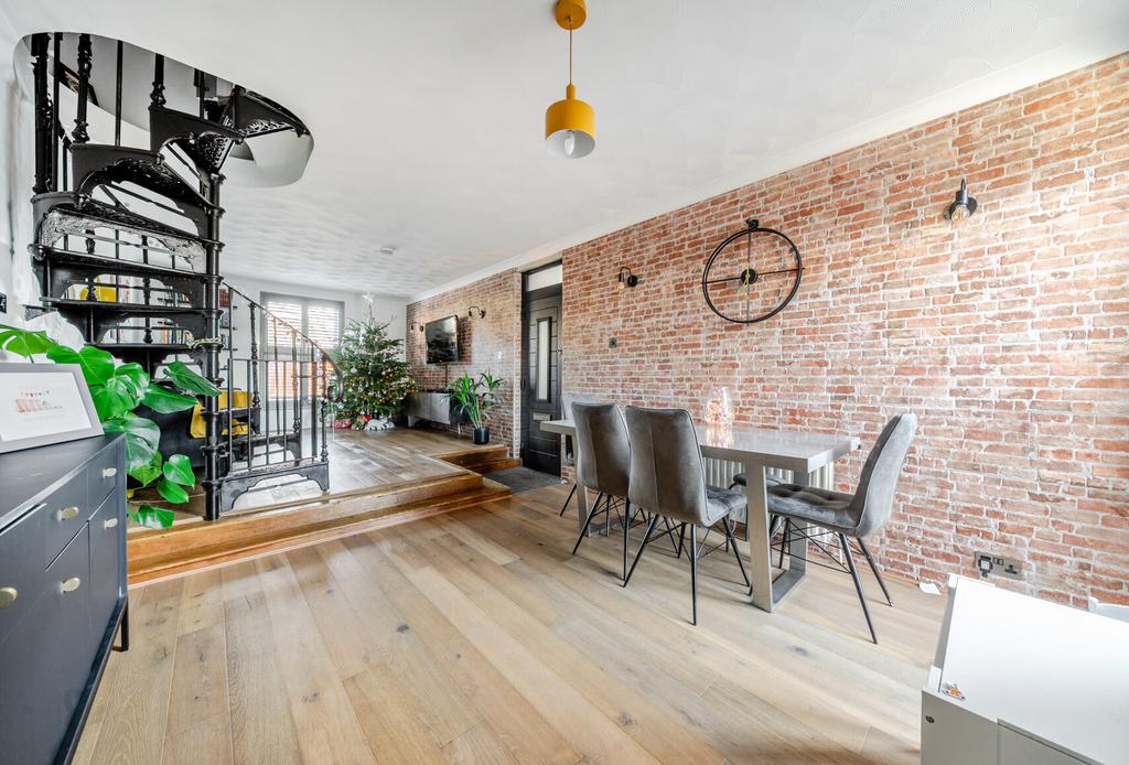 1384338-7-692ec42...