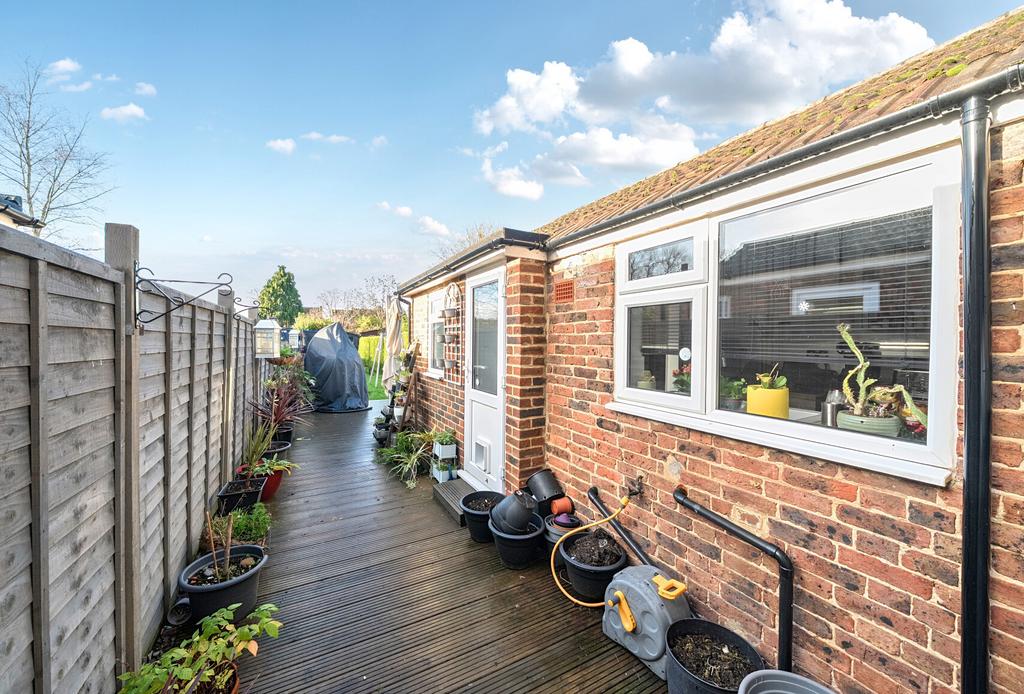 1384338-1-692ec1e...