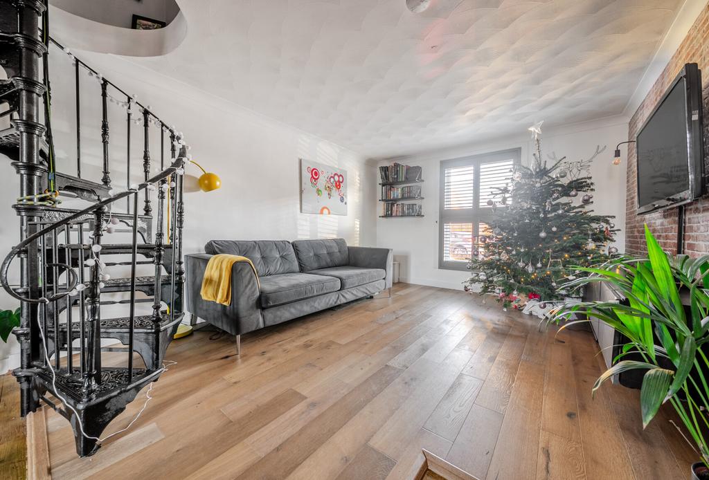 1384338-11-692ec4...