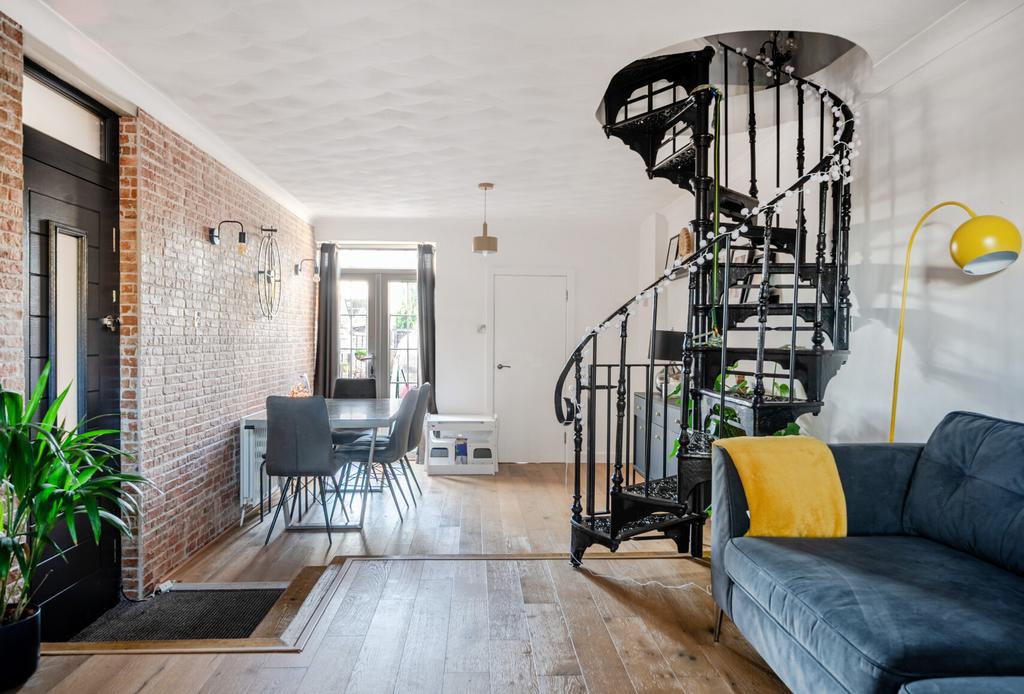 1384338-4-692ec29...